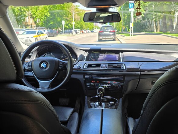 2013 BMW 7 серии Long 750Li xDrive V (F01/F02/F04) Рестайлинг, чёрный, 1400000 рублей - вид 7