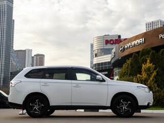2013 Mitsubishi Outlander III, белый, 1048000 рублей, вид 3