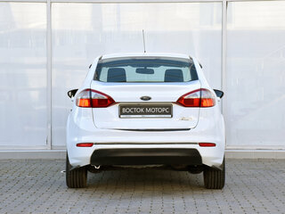 2015 Ford Fiesta Mk6 Рестайлинг, белый, 650000 рублей, вид 5