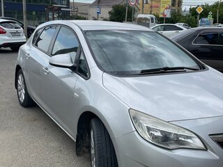 2011 Opel Astra J, серебристый, 600000 рублей, вид 2
