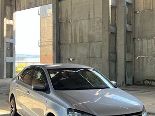 2016 Volkswagen Polo V Рестайлинг, серебристый, 1070000 рублей, вид 1