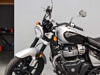 2026 Royal Enfield Super Meteor, серый, 773000 рублей, вид 2