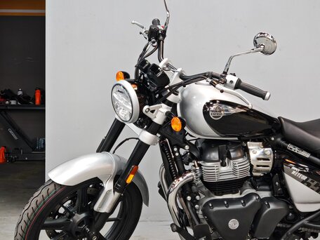 2026 Royal Enfield Super Meteor, серый, 773000 рублей, вид 2