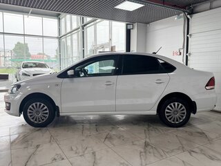 2017 Volkswagen Polo V Рестайлинг, белый, 959000 рублей, вид 3