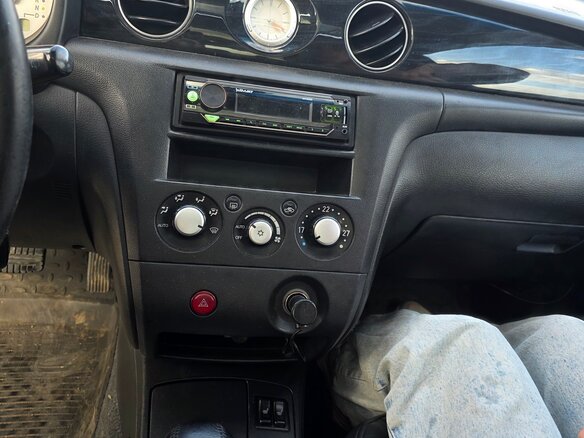 2004 Mitsubishi Outlander I, чёрный, 750000 рублей - вид 8