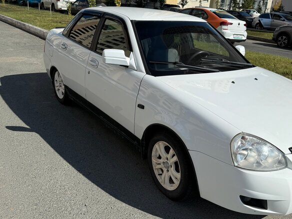 2010 Lada (ВАЗ) Priora I, белый, 210000 рублей - вид 1