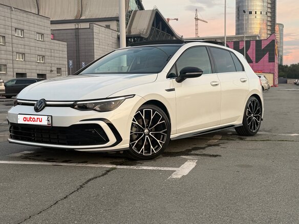 2021 Volkswagen Golf VIII, белый, 2600000 рублей - вид 2