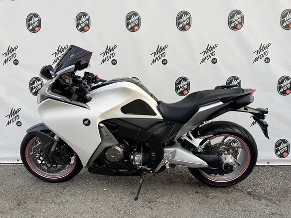 2010 Honda VFR 1200, белый, 820000 рублей - вид 1