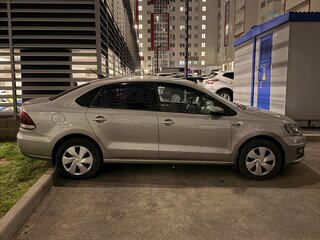 2019 Volkswagen Polo V Рестайлинг, серебристый, 720000 рублей, вид 4