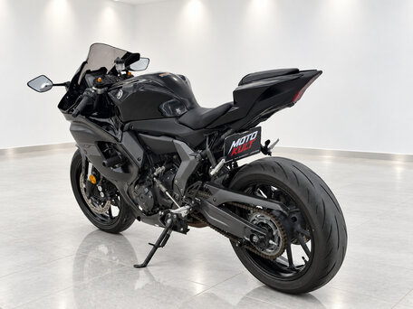 2025 Yamaha YZF-R7, чёрный, 776741 рублей, вид 4