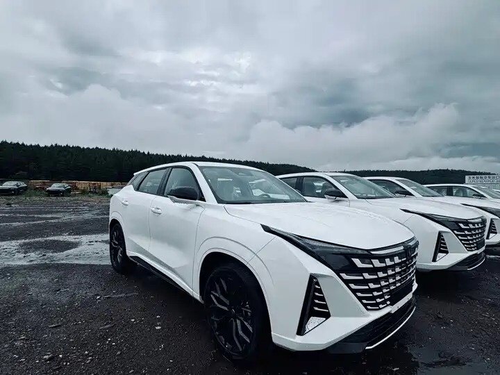 Открыть фотографии: Changan UNI-Z