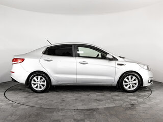 2015 Kia Rio III Рестайлинг, серебристый, 879000 рублей, вид 4