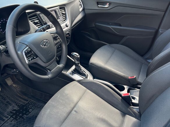 2017 Hyundai Solaris II, чёрный, 830000 рублей - вид 5