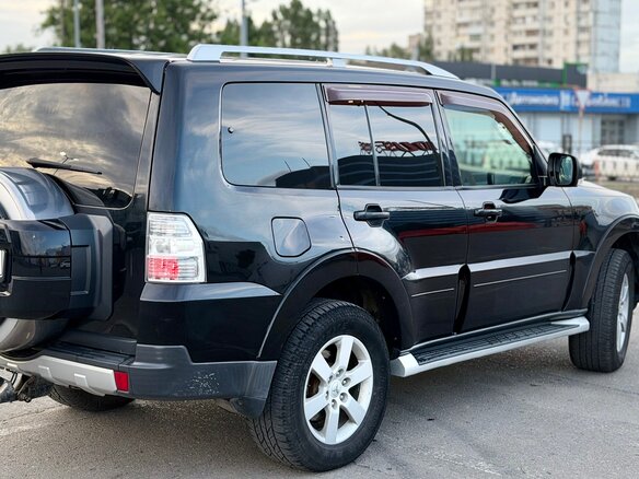 2007 Mitsubishi Pajero IV, чёрный, 1350000 рублей - вид 4