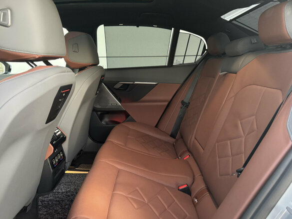 2025 BMW 5 серии 530i xDrive VIII (G60/G61/G68), серый - вид 11