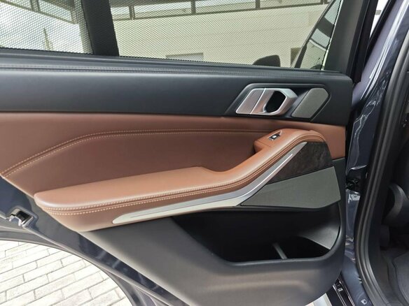 2021 BMW X5 M50i IV (G05/G18), серый, 8290000 рублей - вид 27