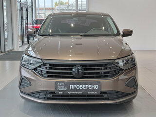 2021 Volkswagen Polo VI, коричневый, 1739000 рублей, вид 2