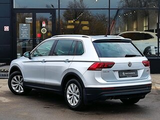 2017 Volkswagen Tiguan II, серебристый, 2089000 рублей, вид 4