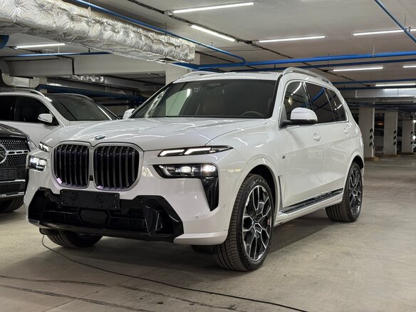 2025 BMW X7 40i I (G07) Рестайлинг, белый