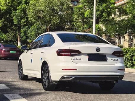 2022 Volkswagen Lavida III, белый, 1730900 рублей, вид 2