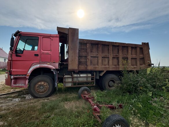 2011 Sinotruk Howo ZZ3327, красный, 1400000 рублей - вид 16