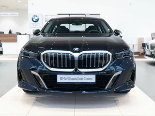 2025 BMW 5 серии Long 530Li xDrive VIII (G60/G61/G68), чёрный, 8550000 рублей, вид 2