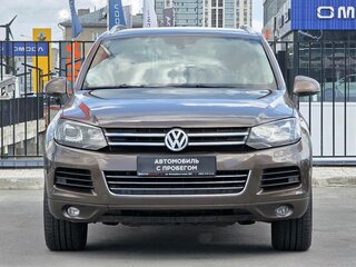2014 Volkswagen Touareg II, коричневый, 1690000 рублей, вид 2