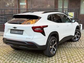 2024 Chevrolet Trax II, белый, 2350000 рублей, вид 3