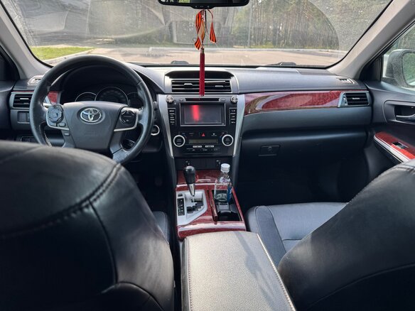2014 Toyota Camry VII (XV50), белый - вид 3