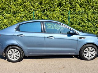 2013 Kia Rio 5-speed III, голубой, 709000 рублей, вид 3