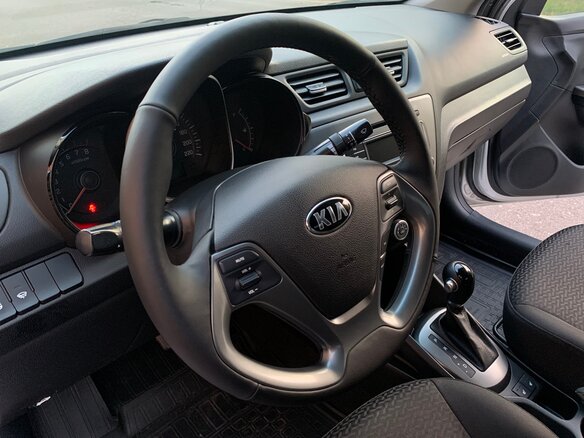 2016 Kia Rio III Рестайлинг, серебристый - вид 14