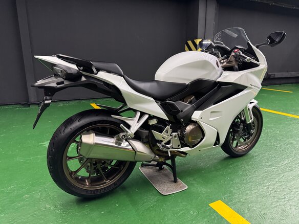 2017 Honda VFR 800, белый, 785000 рублей - вид 18