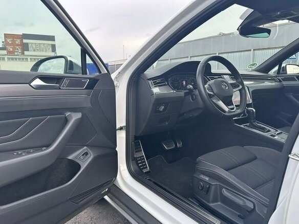 2020 Volkswagen Passat Alltrack B8 Рестайлинг, белый, 3000000 рублей - вид 8