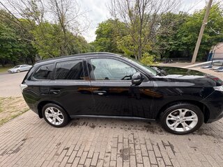 2013 Mitsubishi Outlander III, чёрный, 1290000 рублей, вид 3