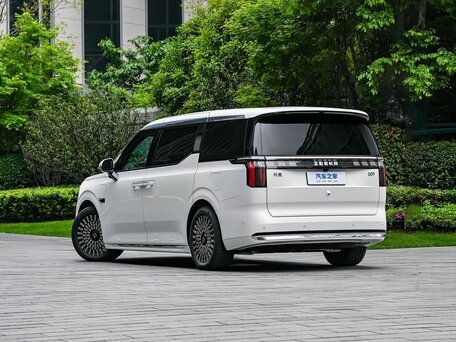 2026 Zeekr 009 I Рестайлинг, белый, 10990000 рублей, вид 3