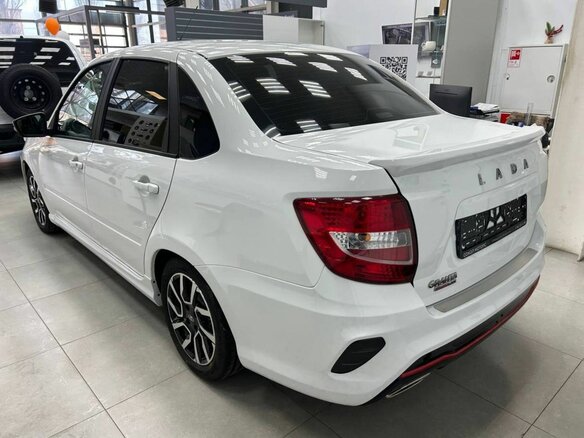 2026 Lada (ВАЗ) Granta I Рестайлинг, белый, 1369000 рублей - вид 5