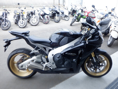2010 Honda CBR 1000 RR/RA Fireblade, чёрный, 800000 рублей, вид 1