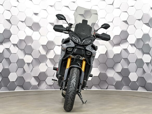 2024 Yamaha MT-09 Tracer (FJ-09), серый, 1639000 рублей - вид 4