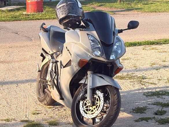 2004 Honda VFR 800, серый, 480000 рублей - вид 2