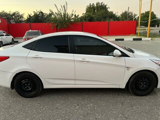 2016 Hyundai Solaris I Рестайлинг, белый, 700000 рублей, вид 4