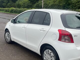 2006 Toyota Vitz II (XP90), белый, 520000 рублей, вид 2