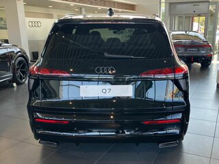 2026 Audi Q7 III (G8), чёрный, 18590000 рублей, вид 3