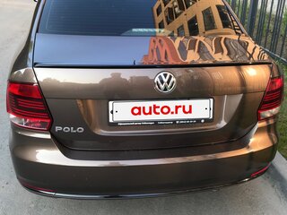 2017 Volkswagen Polo V Рестайлинг, коричневый, 1050000 рублей, вид 3