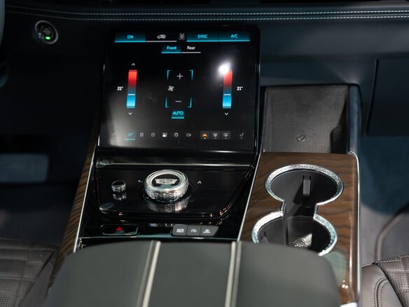 2026 Cadillac Escalade V Рестайлинг, чёрный, 23700000 рублей - вид 16