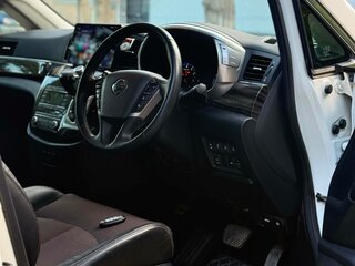 2019 Nissan Elgrand III (E52) Рестайлинг, белый, 3300000 рублей, вид 2