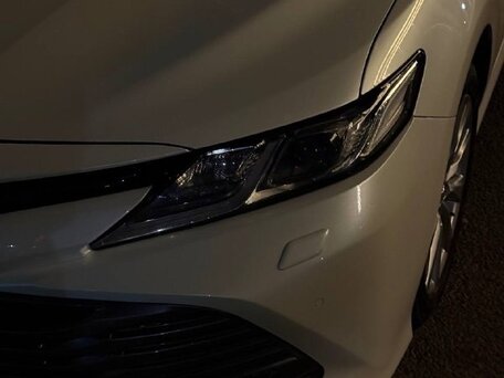 2018 Toyota Camry VIII (XV70), белый, 2500000 рублей, вид 3
