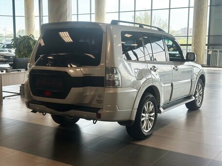 2017 Mitsubishi Pajero IV Рестайлинг 2, белый, 3900000 рублей, вид 4