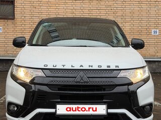 2022 Mitsubishi Outlander III Рестайлинг 3, белый, 2550000 рублей, вид 1