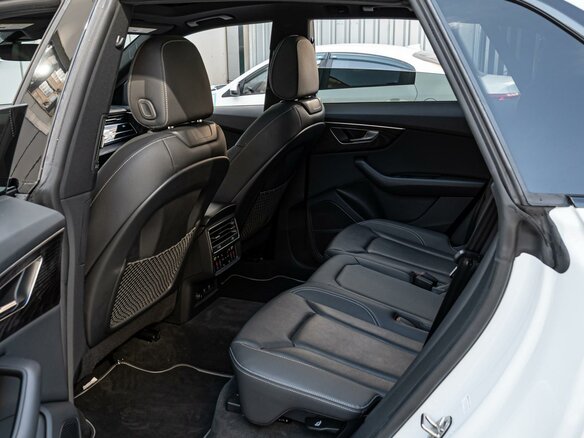 2021 Audi Q8 55 TFSI I (4M), белый, 9750000 рублей - вид 14
