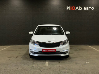 2016 Kia Rio III Рестайлинг, белый, 1100000 рублей, вид 2